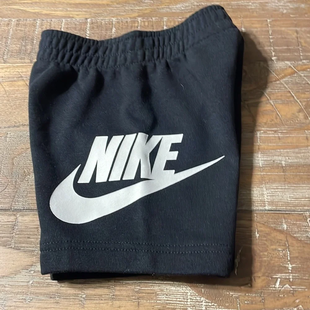 Nike shorts, brand new with tags - Picture 3 of 6